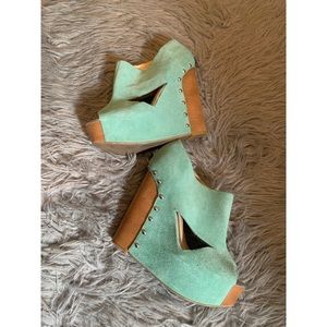 Chinese Laundry Jam Session Studded Wedge Size 8